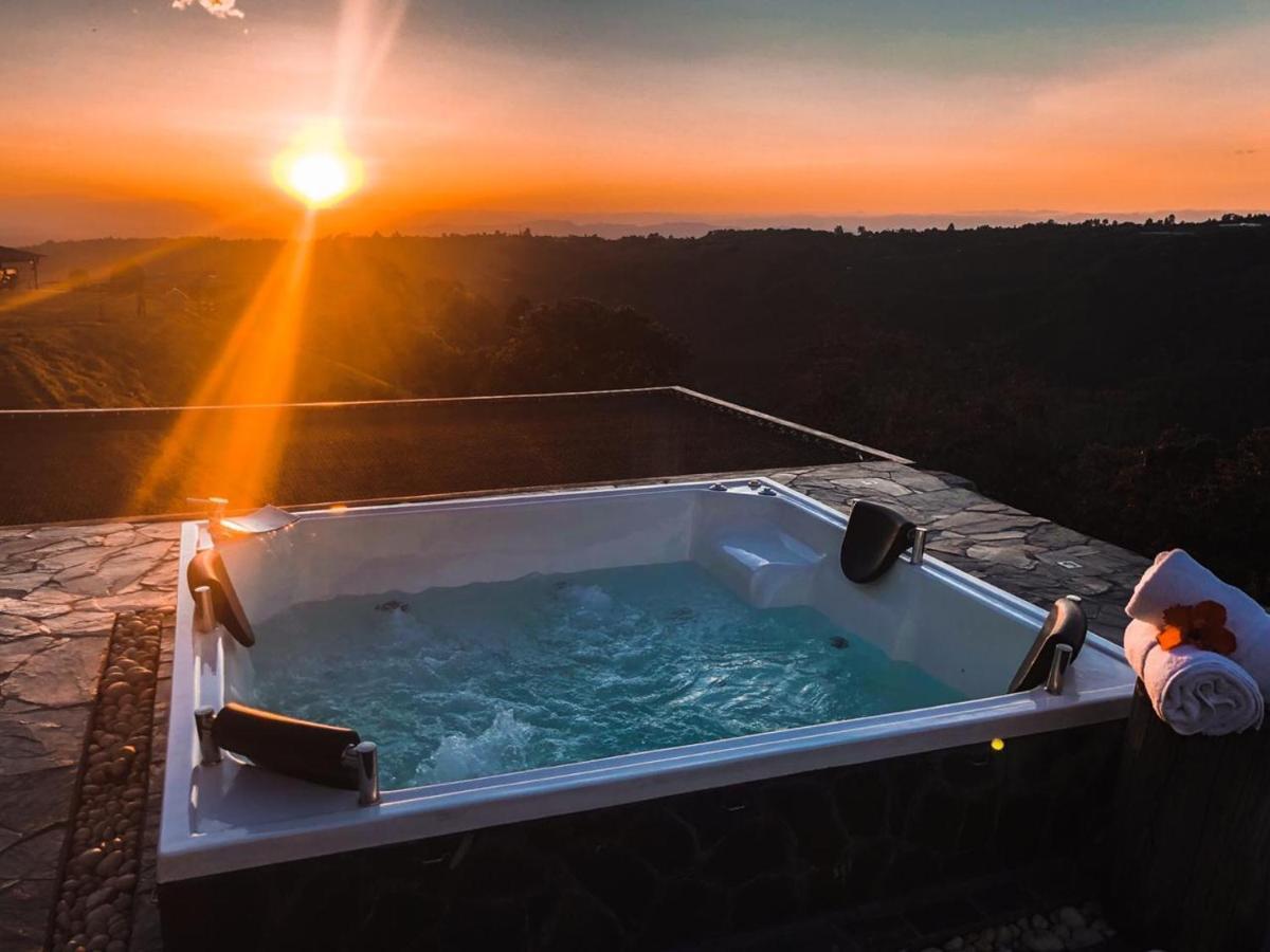 ホテル Montana Glamping サレント エクステリア 写真