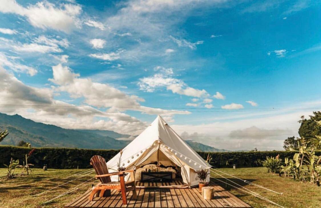 ホテル Montana Glamping サレント エクステリア 写真
